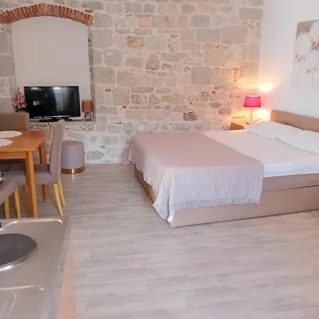 Andela * Kastela
